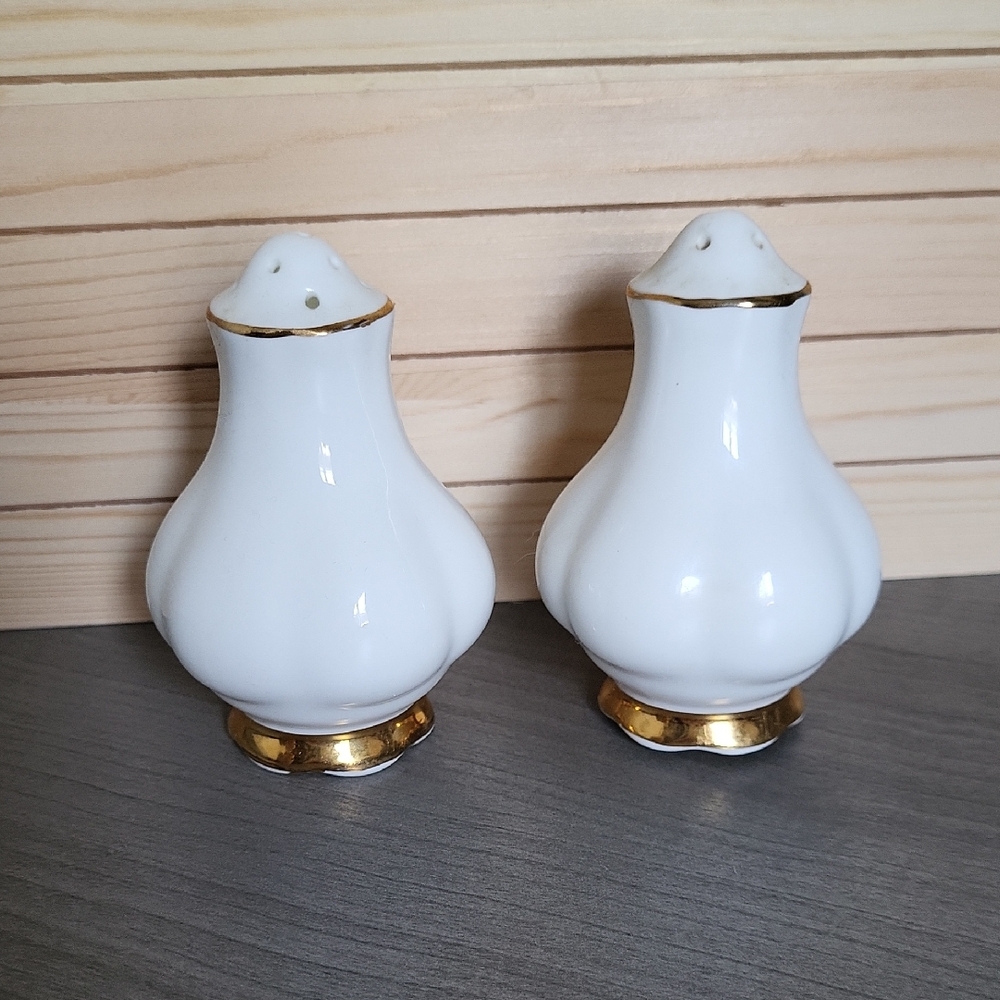 Royal Albert Val D'or Pair of Salt & Pepper Shakers White Bone China Gold Trim